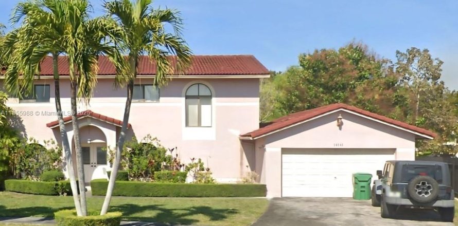 House in Miami, Florida 4 bedrooms, 193.05 sq.m. № 1989317