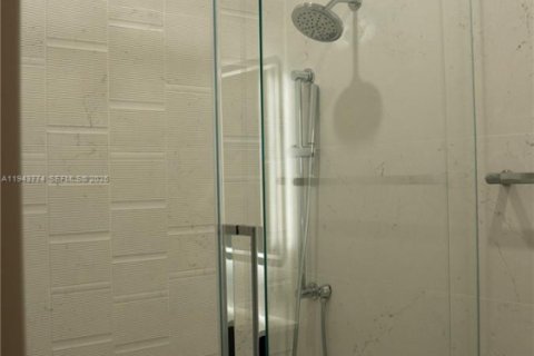 Villa ou maison à louer à South Miami, Floride: 4 chambres, 260.13 m2 № 2000587 - photo 21