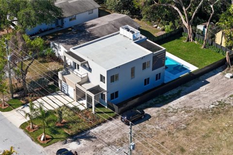 Villa ou maison à louer à South Miami, Floride: 4 chambres, 260.13 m2 № 2000587 - photo 10