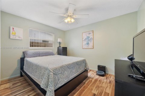 Villa ou maison à vendre à Hollywood, Floride: 3 chambres, 139.91 m2 № 2401530 - photo 13