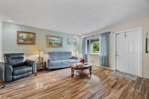 Villa ou maison à vendre à Hollywood, Floride: 3 chambres, 139.91 m2 № 2401530 - photo 7