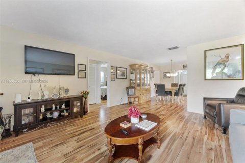 Villa ou maison à vendre à Hollywood, Floride: 3 chambres, 139.91 m2 № 2401530 - photo 8