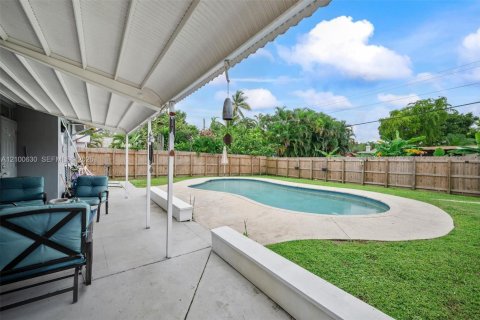 Villa ou maison à vendre à Hollywood, Floride: 3 chambres, 139.91 m2 № 2401530 - photo 18