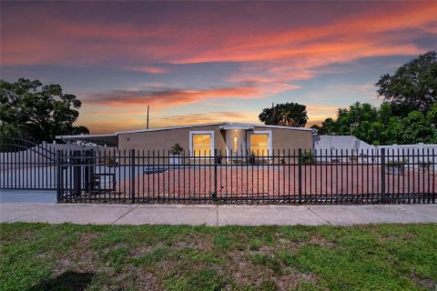 Casa en Tampa, Florida 4 dormitorios, 193.05 m2 № 2362685