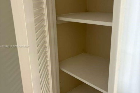 Снять в аренду виллу или дом в Санни-Айлс-Бич, Флорида 1 спальня, 92.9м2, № 1992638 - фото 7