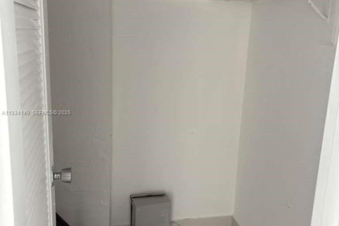 Снять в аренду виллу или дом в Санни-Айлс-Бич, Флорида 1 спальня, 92.9м2, № 1992638 - фото 6