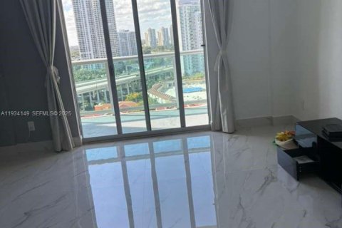 Снять в аренду виллу или дом в Санни-Айлс-Бич, Флорида 1 спальня, 92.9м2, № 1992638 - фото 2