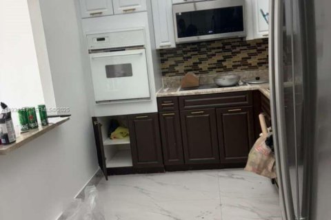 Снять в аренду виллу или дом в Санни-Айлс-Бич, Флорида 1 спальня, 92.9м2, № 1992638 - фото 9