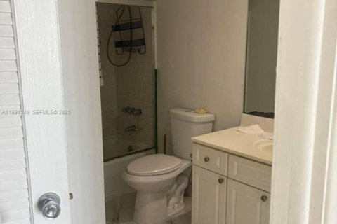 Снять в аренду виллу или дом в Санни-Айлс-Бич, Флорида 1 спальня, 92.9м2, № 1992638 - фото 3