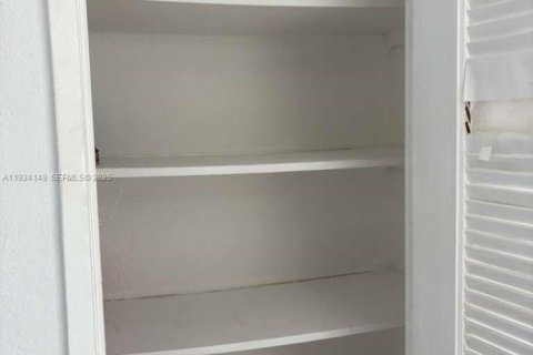 Снять в аренду виллу или дом в Санни-Айлс-Бич, Флорида 1 спальня, 92.9м2, № 1992638 - фото 5