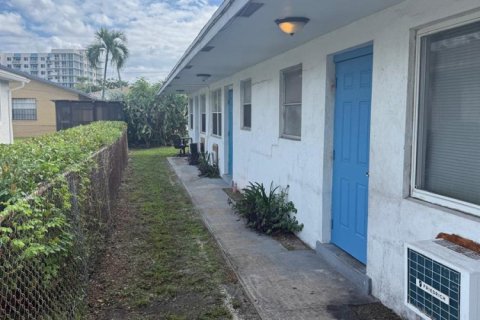 Commercial property in Pompano Beach, Florida 196.86 sq.m. № 2429802