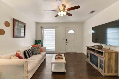 Villa ou maison à vendre à Tampa, Floride: 3 chambres, 117.06 m2 № 2408059 - photo 5