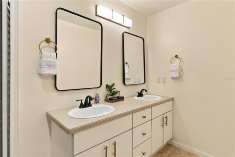 Villa ou maison à vendre à Tampa, Floride: 3 chambres, 117.06 m2 № 2408059 - photo 13