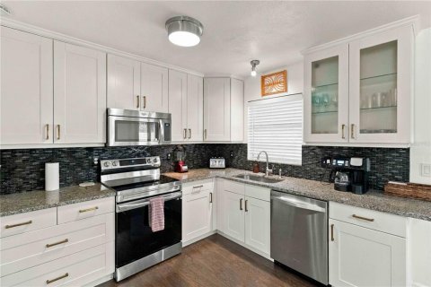 Villa ou maison à vendre à Tampa, Floride: 3 chambres, 117.06 m2 № 2408059 - photo 9