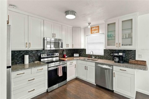 Villa ou maison à vendre à Tampa, Floride: 3 chambres, 117.06 m2 № 2408059 - photo 8