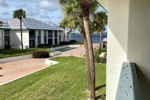 Condo in Stuart, Florida, 2 bedrooms № 2083843 - photo 10