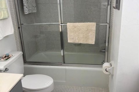 Condo in Stuart, Florida, 2 bedrooms № 2083843 - photo 18