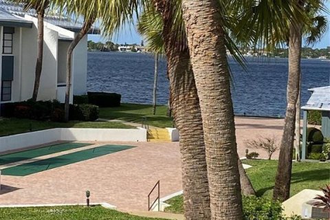 Condo in Stuart, Florida, 2 bedrooms  № 2083843
