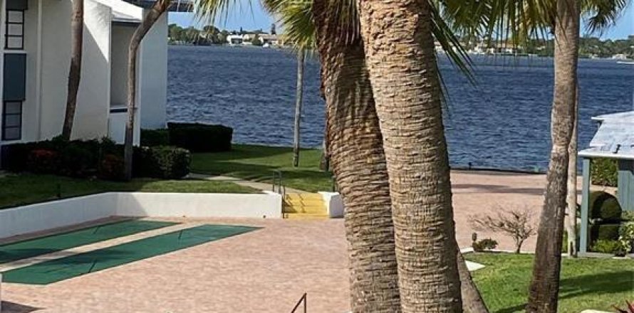 Condo in Stuart, Florida, 2 bedrooms № 2083843