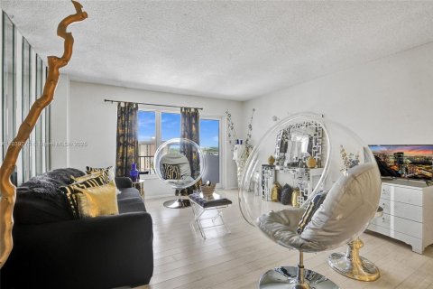 Condo in Pompano Beach, Florida, 1 bedroom  № 1889022 - photo 8
