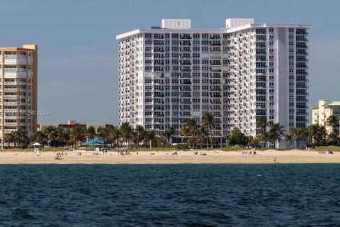 Condo in Pompano Beach, Florida, 1 bedroom  № 1889022 - photo 11