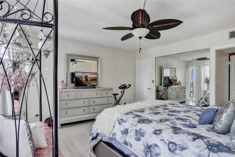 Condo in Pompano Beach, Florida, 1 bedroom  № 1889022 - photo 28