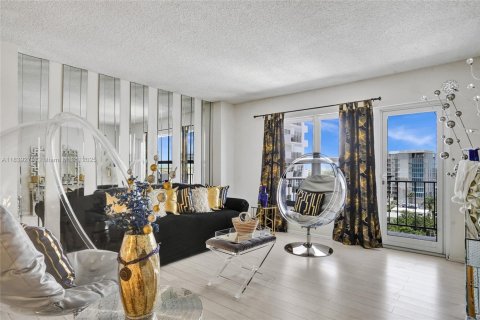 Condo in Pompano Beach, Florida, 1 bedroom  № 1889022 - photo 5