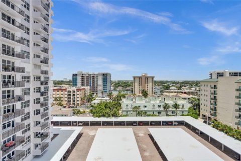 Condo in Pompano Beach, Florida, 1 bedroom  № 1889022 - photo 21