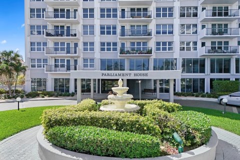 Condo in Pompano Beach, Florida, 1 bedroom  № 1889022 - photo 2