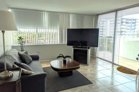 Купить кондоминиум в Майами, Флорида 2 спальни, 113.53м2, № 1971073 - фото 10