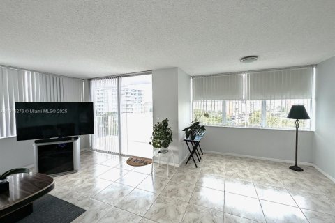 Купить кондоминиум в Майами, Флорида 2 спальни, 113.53м2, № 1971073 - фото 9