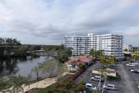 Купить кондоминиум в Майами, Флорида 2 спальни, 113.53м2, № 1971073 - фото 22