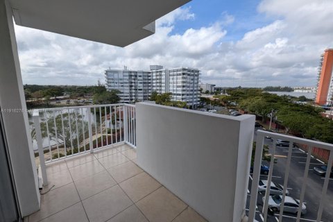 Купить кондоминиум в Майами, Флорида 2 спальни, 113.53м2, № 1971073 - фото 19