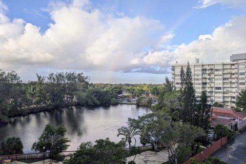 Купить кондоминиум в Майами, Флорида 2 спальни, 113.53м2, № 1971073 - фото 23