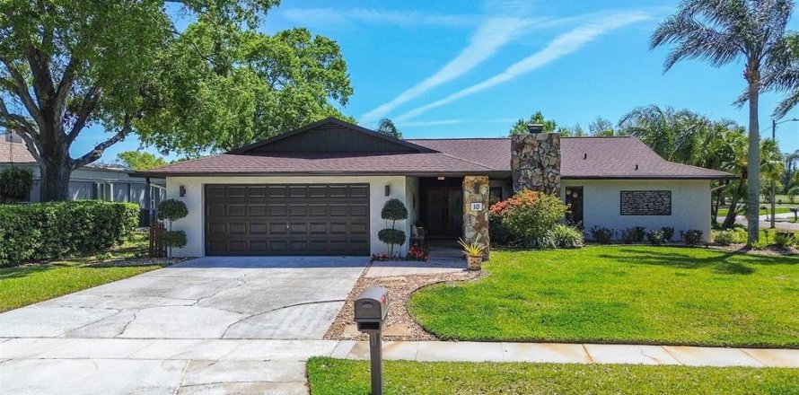 House in Oldsmar, Florida 4 bedrooms, 215.35 sq.m. № 1597334