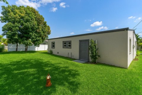 Propiedad comercial en venta en Delray Beach, Florida, 144 m2 № 1645102 - foto 2