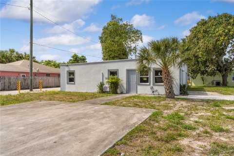 Propiedad comercial en venta en Delray Beach, Florida, 144 m2 № 1645102 - foto 15