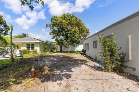 Propiedad comercial en venta en Delray Beach, Florida, 144 m2 № 1645102 - foto 19