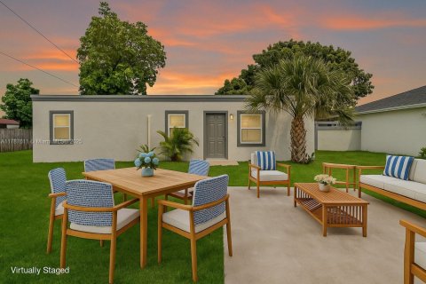 Propiedad comercial en venta en Delray Beach, Florida, 144 m2 № 1645102 - foto 1