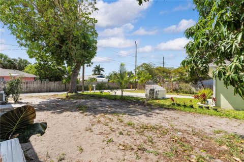 Propiedad comercial en venta en Delray Beach, Florida, 144 m2 № 1645102 - foto 18