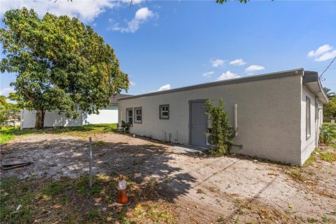 Propiedad comercial en venta en Delray Beach, Florida, 144 m2 № 1645102 - foto 17