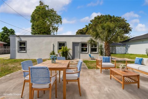Propiedad comercial en venta en Delray Beach, Florida, 144 m2 № 1645102 - foto 10