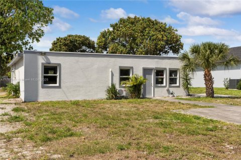 Propiedad comercial en venta en Delray Beach, Florida, 144 m2 № 1645102 - foto 14