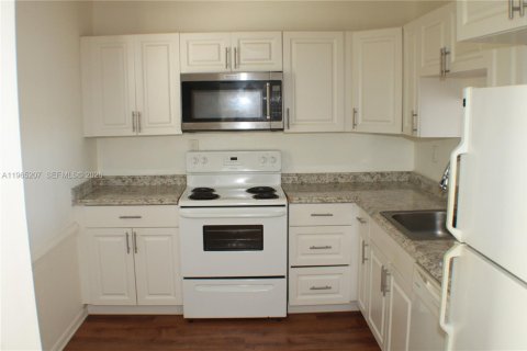 Condominio en alquiler en North Lauderdale, Florida, 2 dormitorios, 92.9 m2 № 2026505 - foto 3