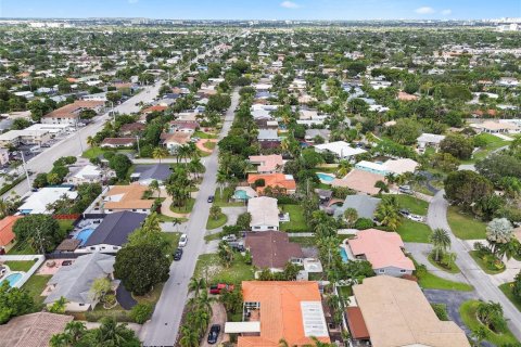 House in Fort Lauderdale, Florida 3 bedrooms, 137.5 sq.m. № 2082874 - photo 15