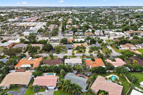 House in Fort Lauderdale, Florida 3 bedrooms, 137.5 sq.m. № 2082874 - photo 17