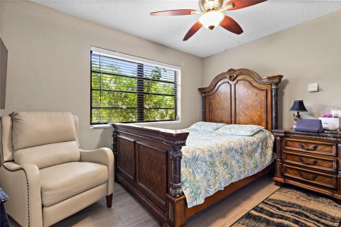 House in Fort Lauderdale, Florida 3 bedrooms, 137.5 sq.m. № 2082874 - photo 8