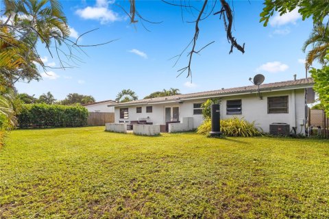 House in Fort Lauderdale, Florida 3 bedrooms, 137.5 sq.m. № 2082874 - photo 12
