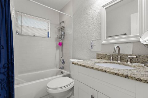 House in Fort Lauderdale, Florida 3 bedrooms, 137.5 sq.m. № 2082874 - photo 9