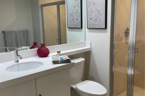 Condo in Miami, Florida, 2 bedrooms  № 1888746 - photo 10